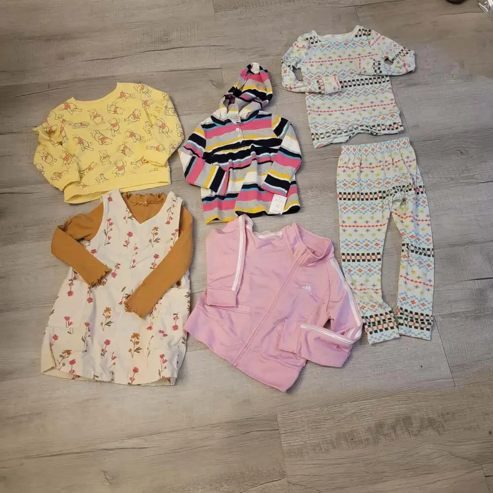 Carter's 4T girls bundle of 18 pieces. bundle kids Jessica Simpson  / nike Disne